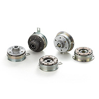 Excitation operational type clutch